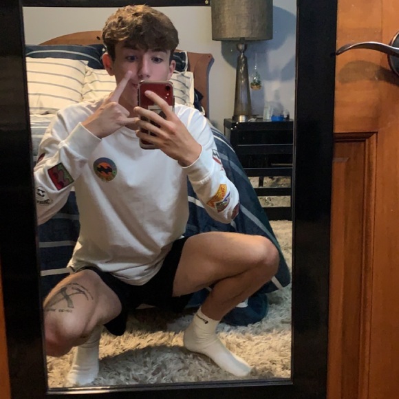 Meet your Posher, Alex - Picture 2 of 2